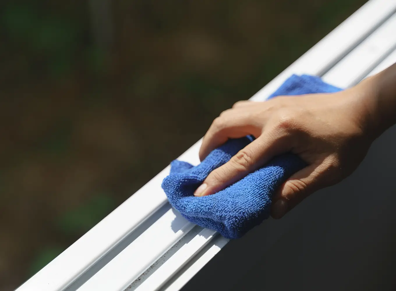 cleaning window frames and tracks collinsville il